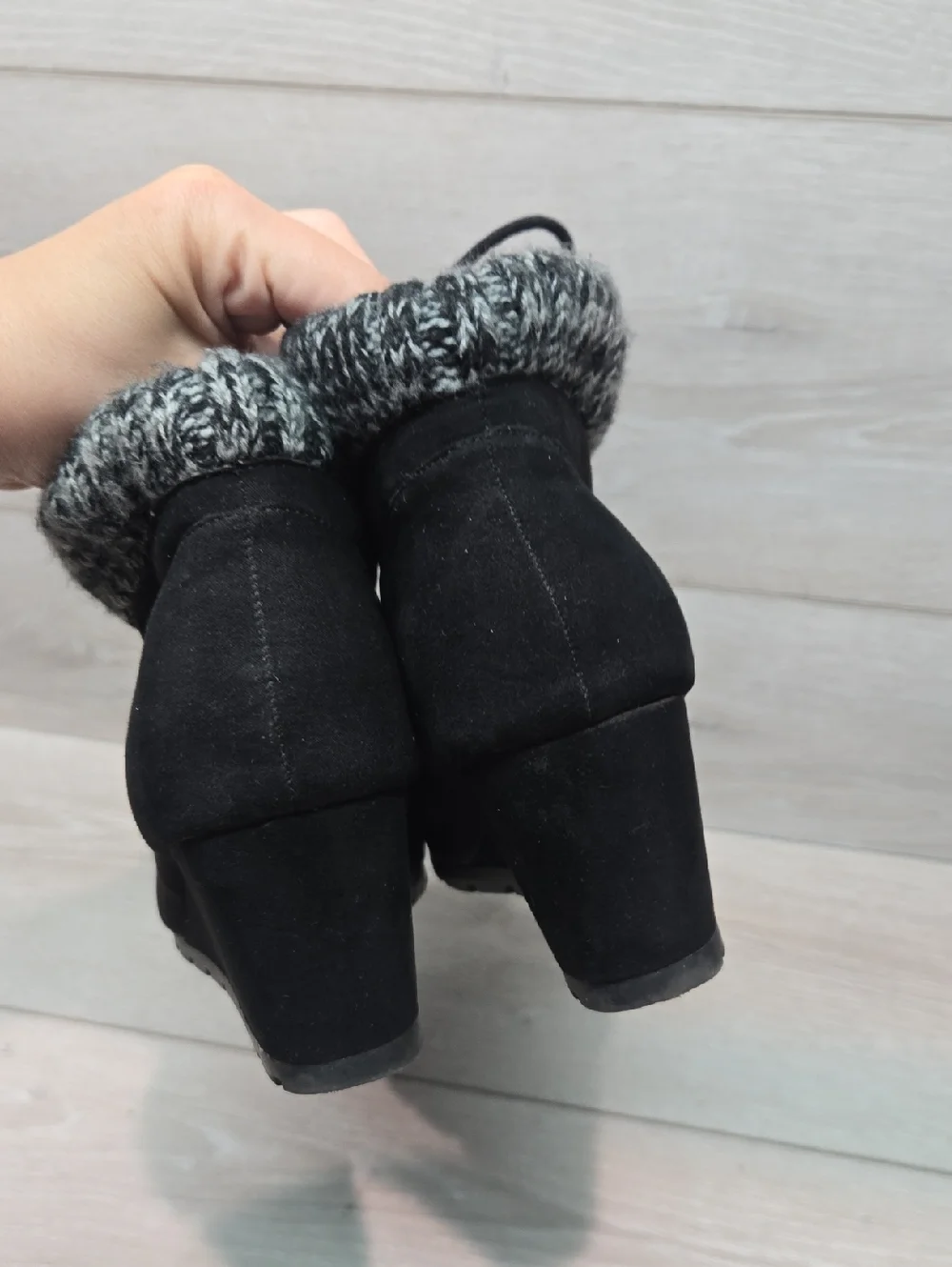 Bongo Women's Black Wedge Lace-Up Ankle Boots with Knit Cuff Shoes Sz 11